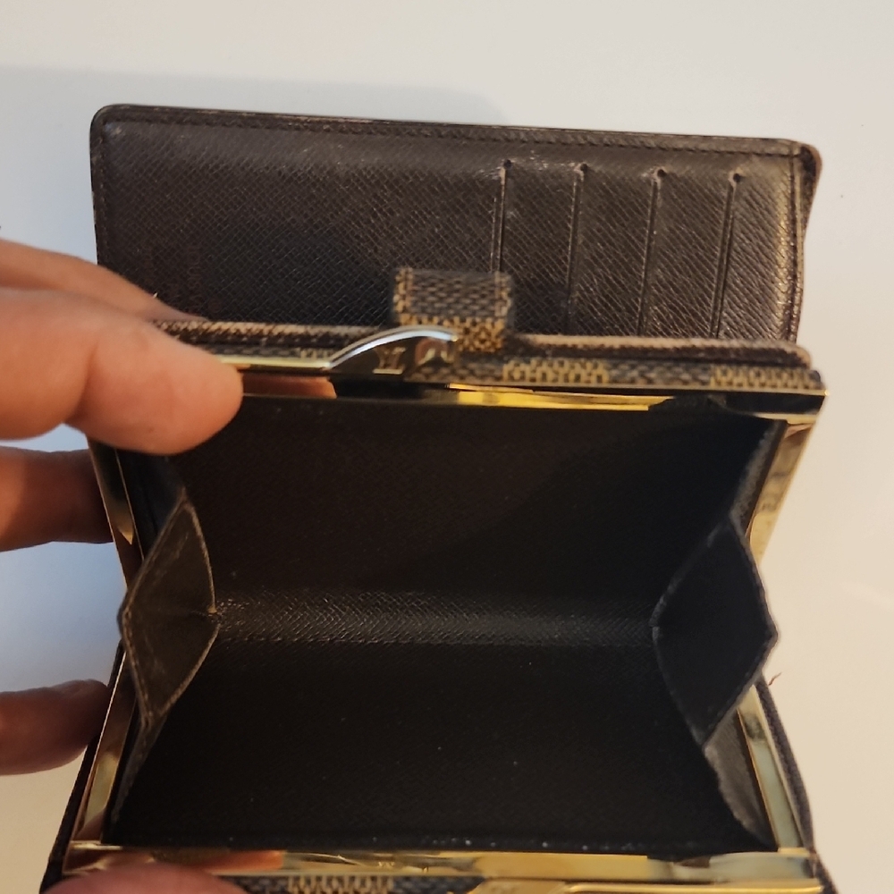Louis Vuitton Damier Ebene French Kisslock Wallet. Unisex - Picture 5 of 16